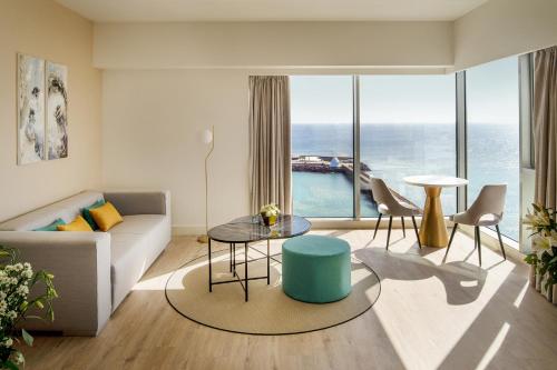 Deluxe Suite with Sea View del hotel Arrecife Gran and Spa. Foto 6