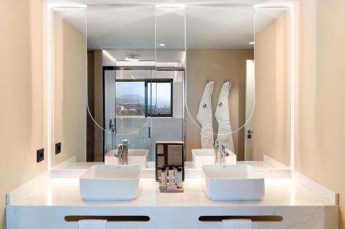 Suite Deluxe con vistas al mar del hotel Arrecife Gran and Spa. Foto 4