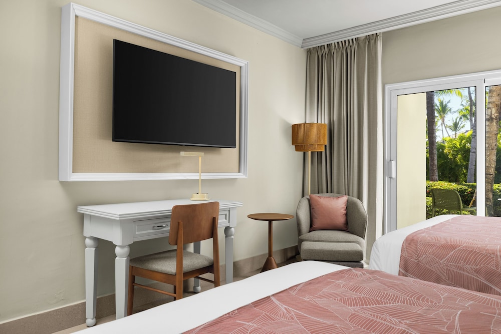 Habitación estándar, 2 camas dobles (Vista Tropical) del hotel Wyndham Alltra Punta Cana All-Inclusive Resort. Foto 3