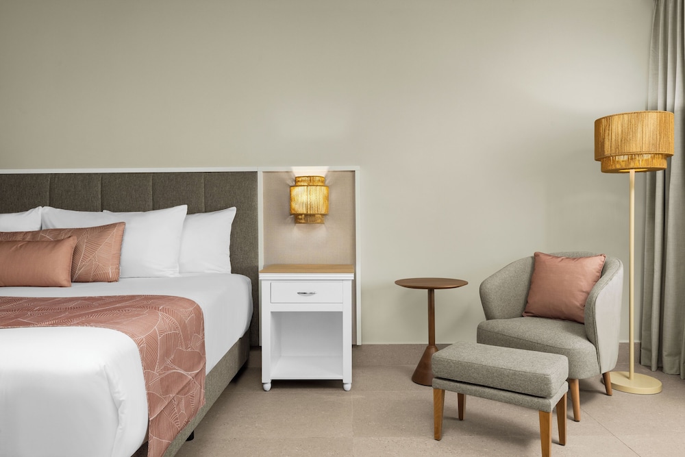 Habitación estándar, 1 cama King (Vista Tropical) del hotel Wyndham Alltra Punta Cana All-Inclusive Resort. Foto 2