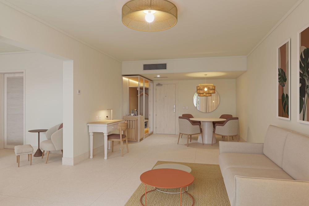 Suite, 2 Dormitorios (Club, Vista Tropical o Parcial al Mar) del hotel Wyndham Alltra Punta Cana All-Inclusive Resort. Foto 1