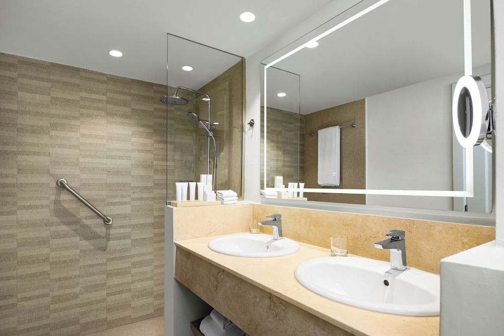 Suite, 2 Dormitorios (Club, Vista Tropical o Parcial al Mar) del hotel Wyndham Alltra Punta Cana All-Inclusive Resort. Foto 9