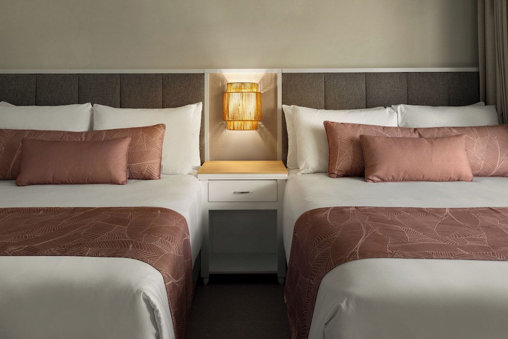 Suite Junior - 1 Cama King y 2 Camas Dobles del hotel Wyndham Alltra Punta Cana All-Inclusive Resort. Foto 3