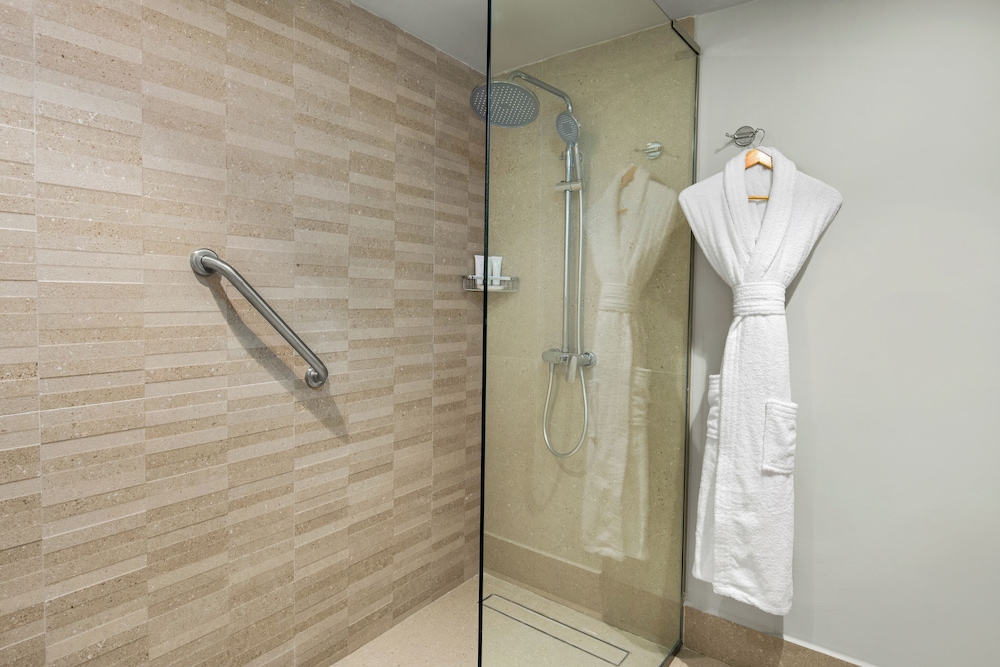 Suite Junior - 1 Cama King y 2 Camas Dobles del hotel Wyndham Alltra Punta Cana All-Inclusive Resort. Foto 8