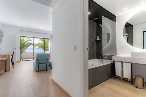 Suite Superior del hotel Costa Calero Thalasso and Spa. Foto 2