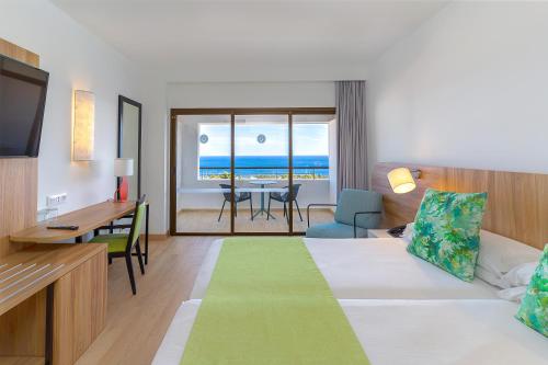 Habitación Doble Superior del hotel Costa Calero Thalasso and Spa. Foto 10