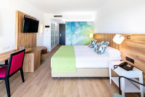 Habitación Doble Superior con vistas al jardín - 2 camas del hotel Costa Calero Thalasso and Spa. Foto 7