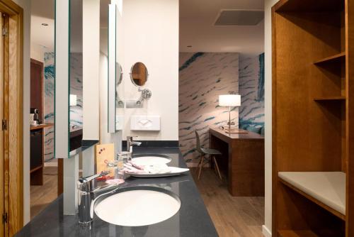 Suite Junior Select del hotel Costa Calero Thalasso and Spa. Foto 5