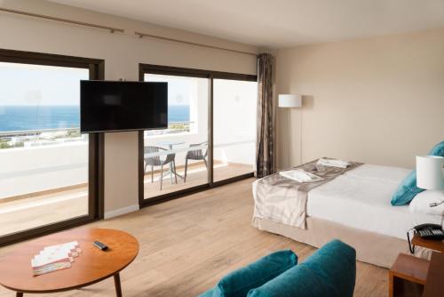 Suite Junior Select del hotel Costa Calero Thalasso and Spa. Foto 6