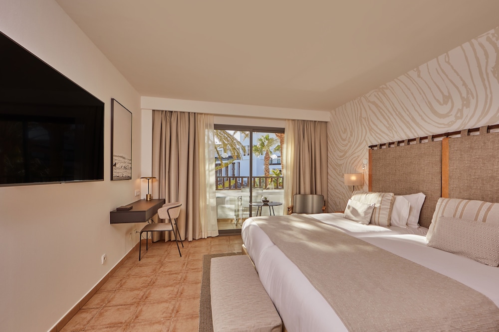 Habitación doble, terraza, vistas a la piscina del hotel Secrets Lanzarote Resort and Spa – Adults Only (+18). Foto 1