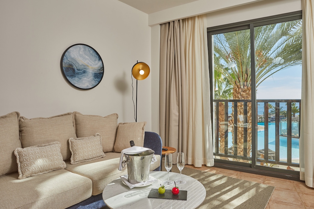 Suite, terraza, vistas parciales al mar (Preferred Club) del hotel Secrets Lanzarote Resort and Spa – Adults Only (+18). Foto 6