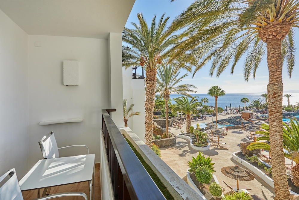 Habitación doble, terraza, vistas a la piscina del hotel Secrets Lanzarote Resort and Spa – Adults Only (+18). Foto 9