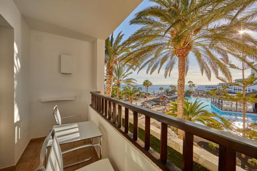 Double Room Pool View del hotel Secrets Lanzarote Resort and Spa – Adults Only (+18). Foto 5