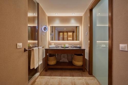 Deluxe Ocean Front Preferred Club del hotel Secrets Lanzarote Resort and Spa – Adults Only (+18). Foto 2