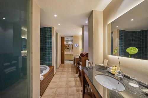 Superior Suite with Sea View del hotel Secrets Lanzarote Resort and Spa – Adults Only (+18). Foto 2