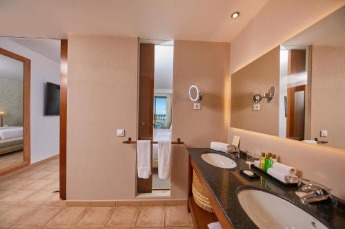 Habitación Doble con vistas al océano del hotel Secrets Lanzarote Resort and Spa – Adults Only (+18). Foto 2