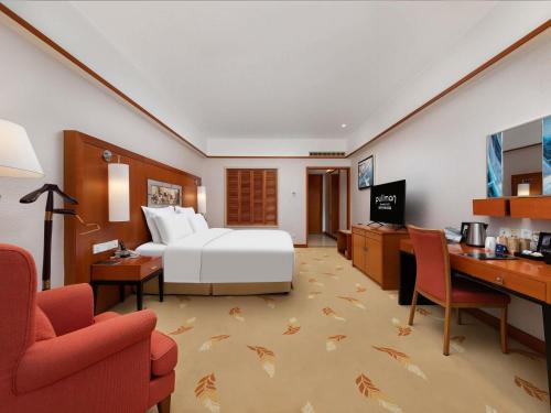 Habitación Executive Deluxe con cama extragrande y acceso al salón del hotel Pullman Zhangjiajie