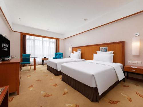 Habitación Doble Deluxe Executive con acceso al salón - 2 camas del hotel Pullman Zhangjiajie. Foto 4