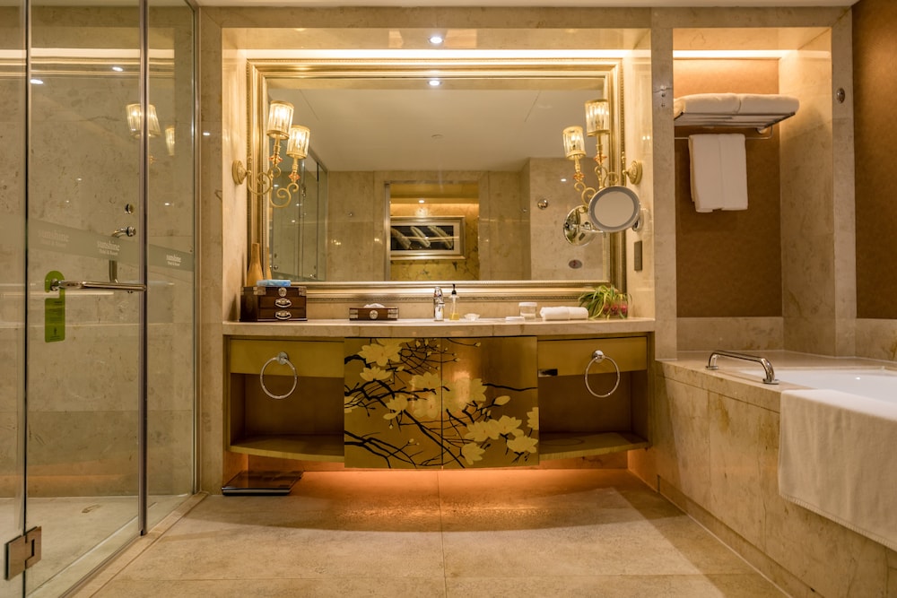 Habitación familiar con dos camas dobles del hotel Sunshine Zhangjiajie. Foto 6
