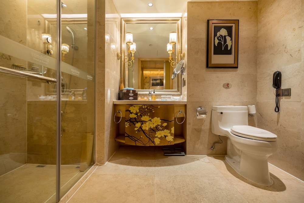 Suite VIP con salón del hotel Sunshine Zhangjiajie. Foto 6