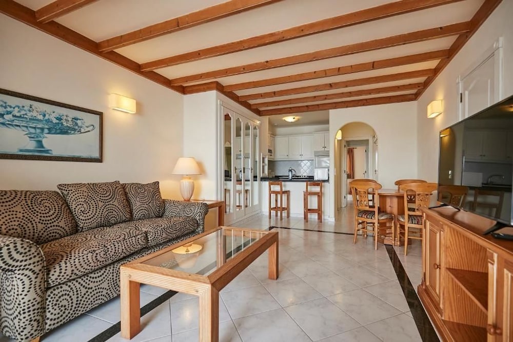 Apartamento superior, 2 habitaciones del hotel Sands Beach Resort. Foto 4