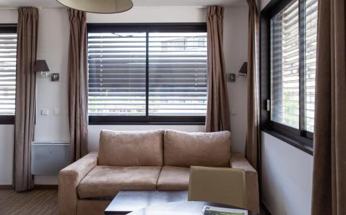 Suite Junior del hotel Zenitude Swiss Apparthotels. Foto 6
