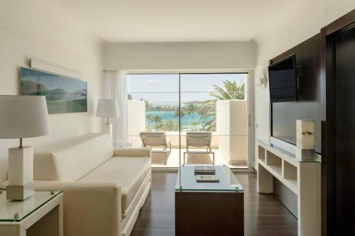 Suite The Reserve con jacuzzi - Frente al océano del hotel Paradisus Salinas Lanzarote. Foto 1