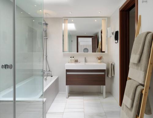 Suite The Reserve con jacuzzi - Frente al océano del hotel Paradisus Salinas Lanzarote. Foto 4