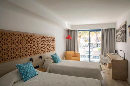 Habitación Doble Deluxe del hotel Oasis Lanz Beach Mate. Foto 11