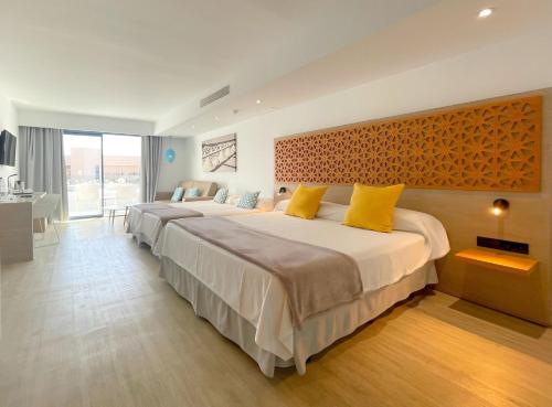 Habitación Familiar del hotel Oasis Lanz Beach Mate. Foto 5