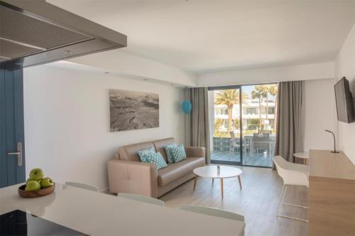 Habitación Doble Confort del hotel Oasis Lanz Beach Mate. Foto 3