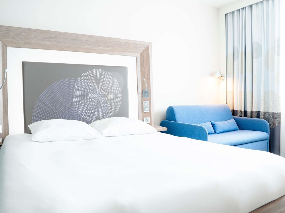 Habitación Superior con 1 cama queen size y sofá doble del hotel Novotel Lodz Centrum