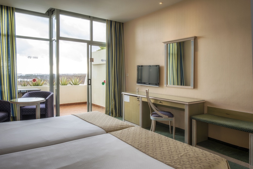 Suite junior, balcón del hotel Beatriz Costa and Spa