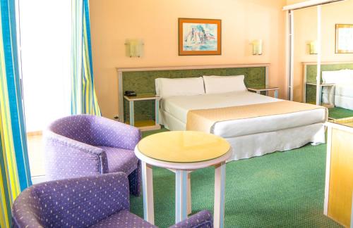 Suite Junior con balcón del hotel Beatriz Costa and Spa