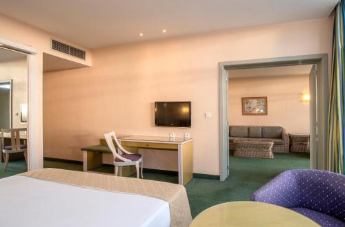 Suite Junior con balcón del hotel Beatriz Costa and Spa. Foto 15