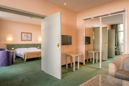 Suite Junior con balcón del hotel Beatriz Costa and Spa. Foto 16