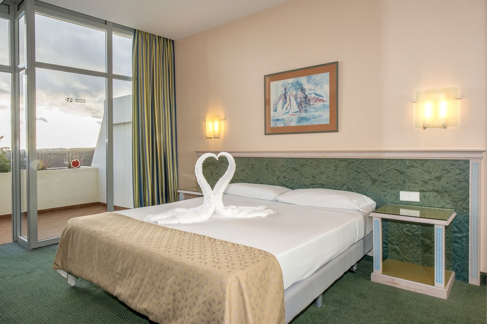 Habitación estándar doble de uso individual del hotel Beatriz Costa and Spa. Foto 4