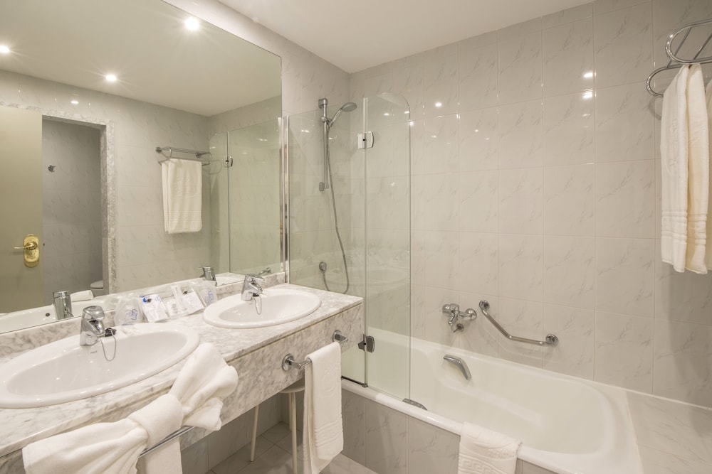 Habitación estándar doble de uso individual del hotel Beatriz Costa and Spa. Foto 8