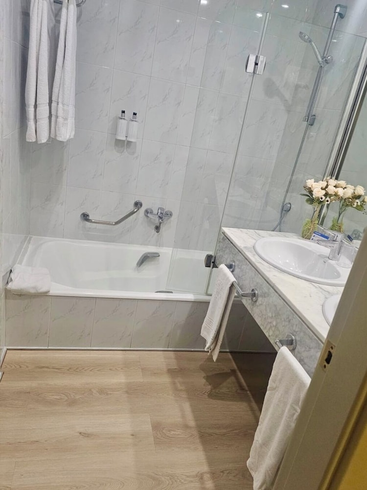 Habitación doble superior de uso individual del hotel Beatriz Costa and Spa. Foto 5