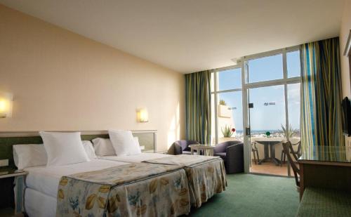 Habitación Doble - 1 o 2 camas del hotel Beatriz Costa and Spa. Foto 11