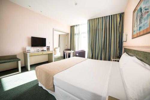 Suite Junior con balcón del hotel Beatriz Costa and Spa. Foto 20