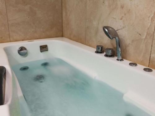 Suite Gran Lujo 1 Cama King del hotel Fairmont Resort Blue Mountains - MGallery Collection. Foto 1