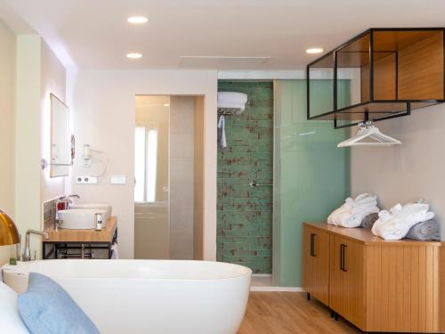 Suite del hotel Alexandre Teguise Playa. Foto 1