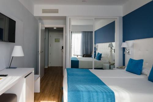 Habitación doble Vista Mar Balcón o Terraza del hotel Alexandre Teguise Playa. Foto 2