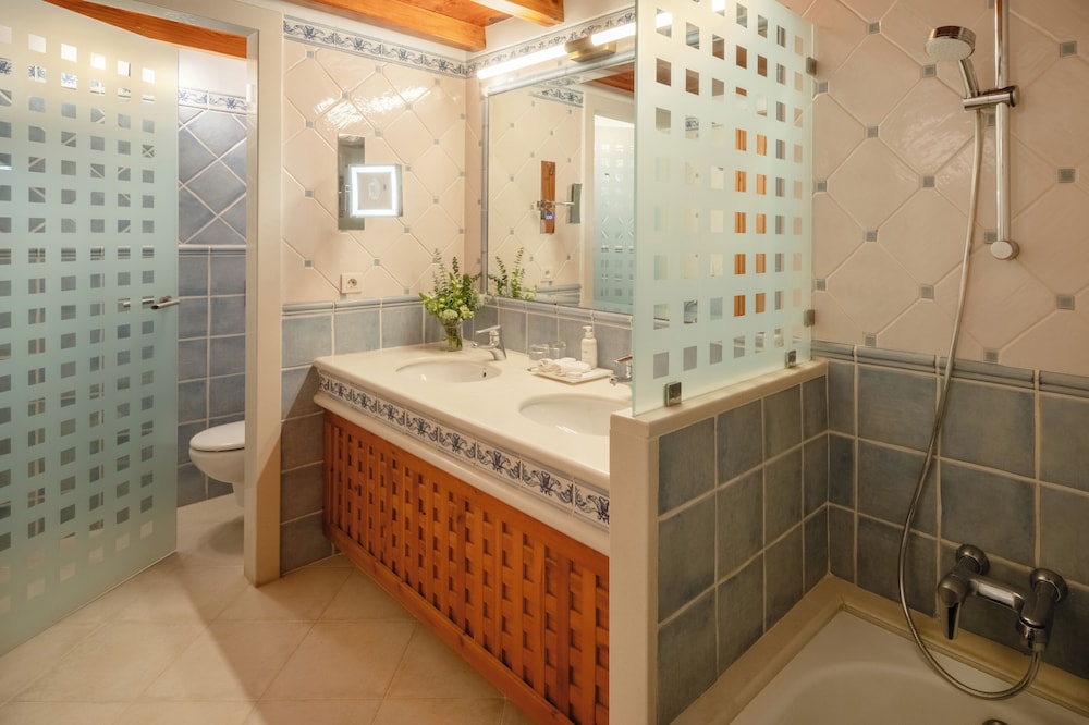 Habitación superior con 1 cama doble o 2 individuales del hotel Princesa Yaiza Suite Resort. Foto 3