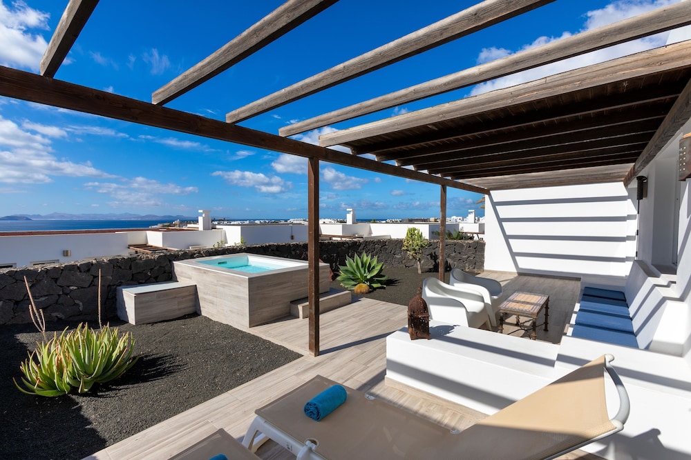 Bungalow exclusivo, vistas parciales al mar del hotel Dream Bocayna Village. Foto 10