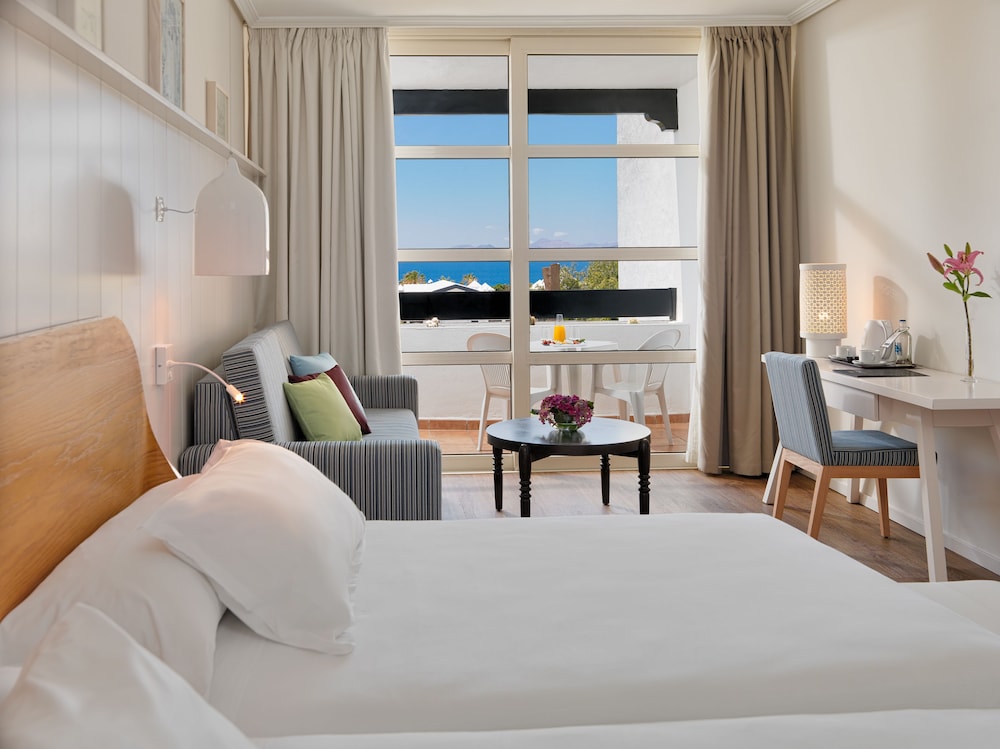 Habitación con 2 camas individuales, vistas al mar del hotel H10 Rubicón Horizons Collection. Foto 4