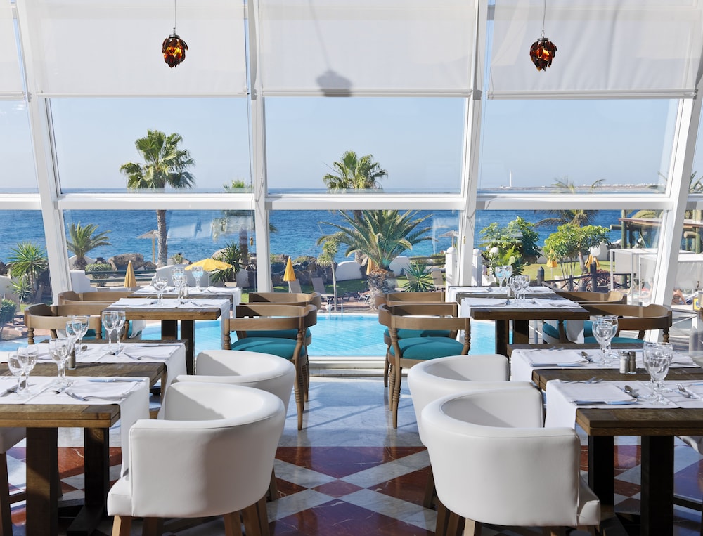 Habitación doble Vista Jardín 1 Cama doble del hotel H10 Timanfaya Palace. Foto 1