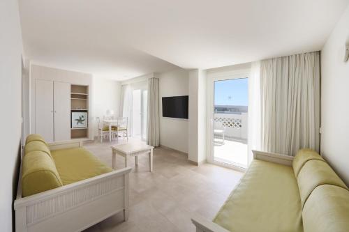 Habitación Familiar con vistas al mar del hotel Iberostar Selection Lanzarote Park. Foto 2