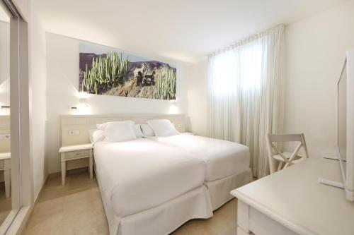 Habitación Familiar con vista lateral al mar del hotel Iberostar Selection Lanzarote Park